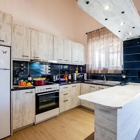 George's Paradise Afándu