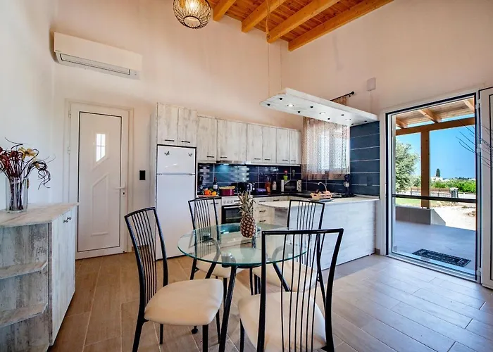 George's Paradise Case de vacanță